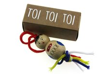 Geluksdoosje kraft langwerpig toi toi toi met 4 cm chinese gelukspop