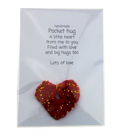 Zoek je een luxe symbolisch cadeau? Bestel de Handmade pocket hug rood met goud metallic bij Gelukspoppetjes.nl. Direct klaar o