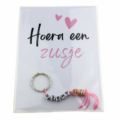Geboortebedankje gelukspoppetjes baby sleutelhanger met naam hoera een broertje of zusje